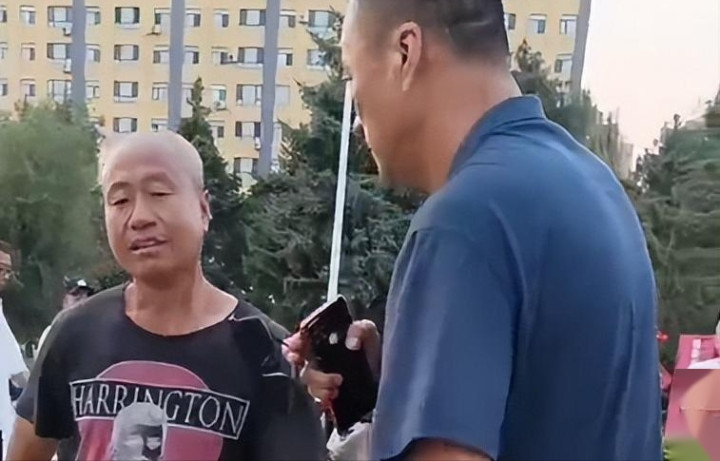 44岁云南网红“包公”去世震惊！44岁云南网红包公离世，引发全网热议