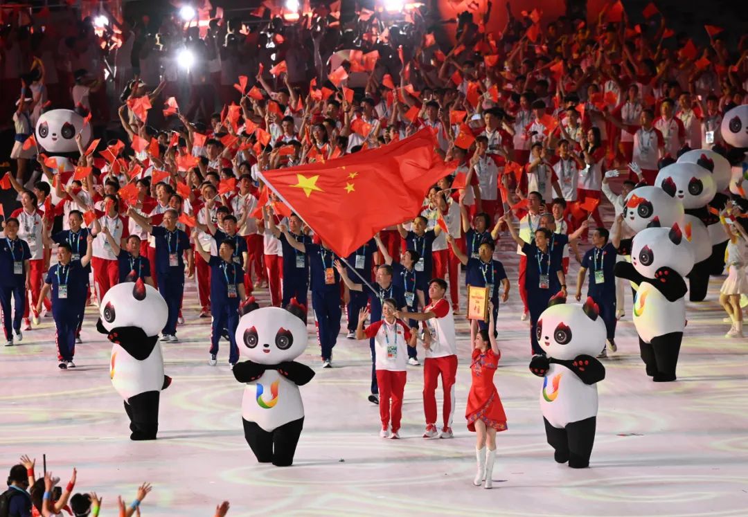 成都世运会“九头身”评委火了成都世运会九头身评委惊艳全场，火爆网络！