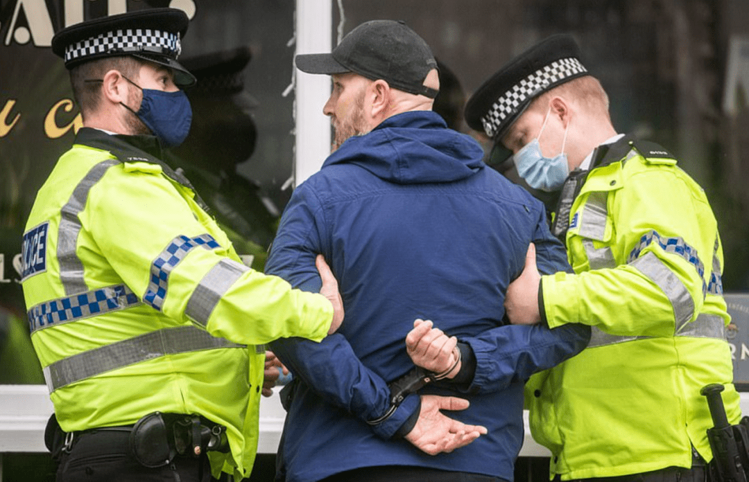 英国多地爆发抗议和冲突英国多地爆发抗议和冲突，深度解析事件背景与影响