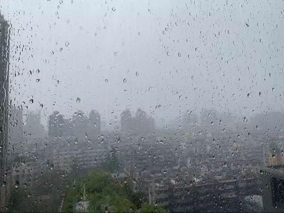 近40℃高温的杭州突降冰雹